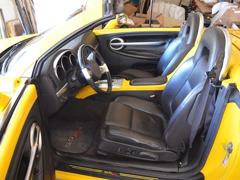 Used 2004 Chevrolet SSR w/ Preferred Equipment Group image 10