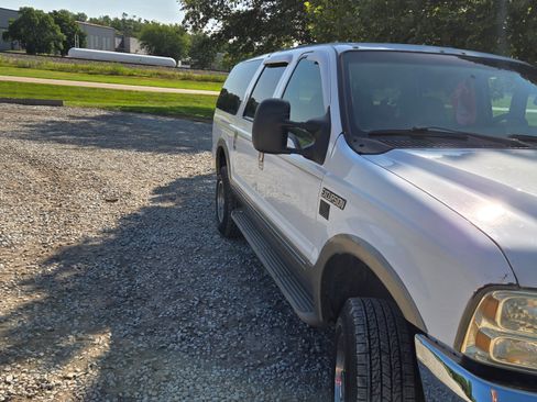 Used 2002 Ford Excursion Limited AWD/4WD image 2