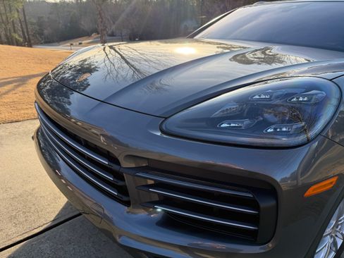 Used 2021 Porsche Cayenne image 8