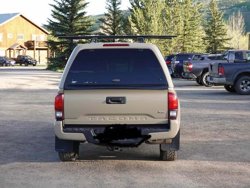 Used 2019 Toyota Tacoma TRD Sport AWD/4WD image 5