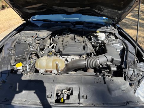 Used 2018 Ford Mustang Premium image 17