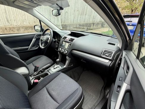 Used 2016 Subaru Forester 2.5i w/ Alloy Wheel Package image 9