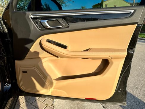 Used 2018 Porsche Macan Sport Edition image 14