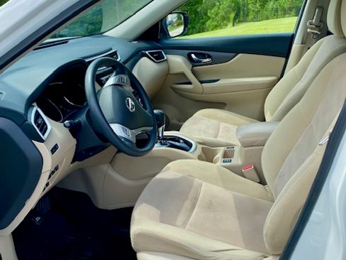 Used 2016 Nissan Rogue SV w/ SV Premium Package FWD image 6