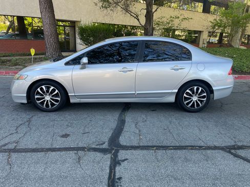 Used 2010 Honda Civic LX image 1