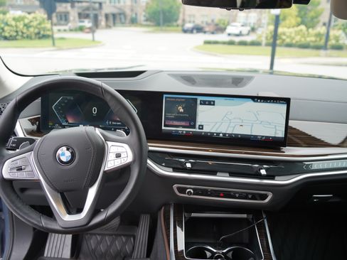 Used 2025 BMW X7 xDrive40i AWD/4WD image 10