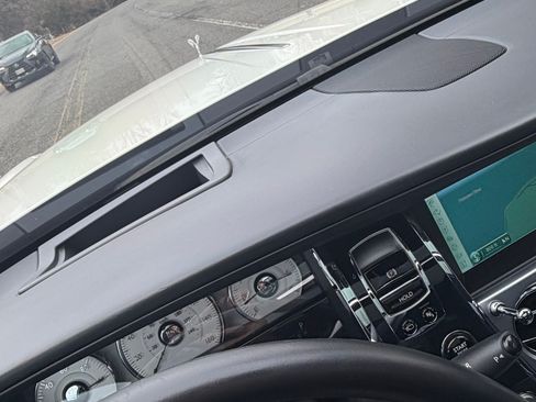 Used 2015 Rolls-Royce Ghost image 23