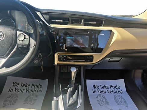 Used 2017 Toyota Corolla LE image 18