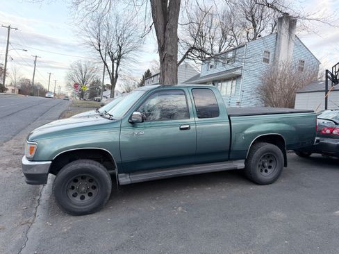 Used 1997 Toyota T100 SR5 image 2