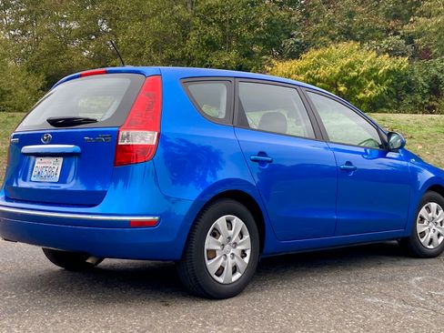 Used 2010 Hyundai Elantra GLS image 8