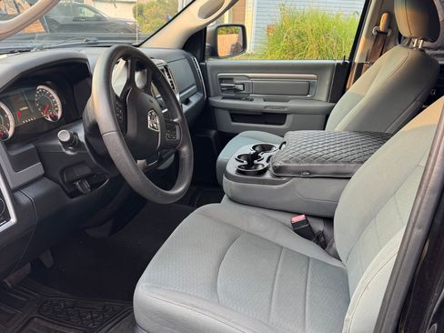 Used 2017 RAM 1500 Classic SLT RWD image 6