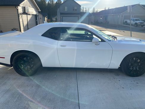 Used 2015 Dodge Challenger R/T Scat Pack w/ Leather Interior Group RWD image 2