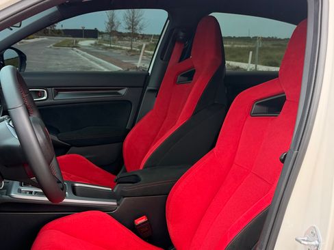 Used 2025 Honda Civic Type R image 2