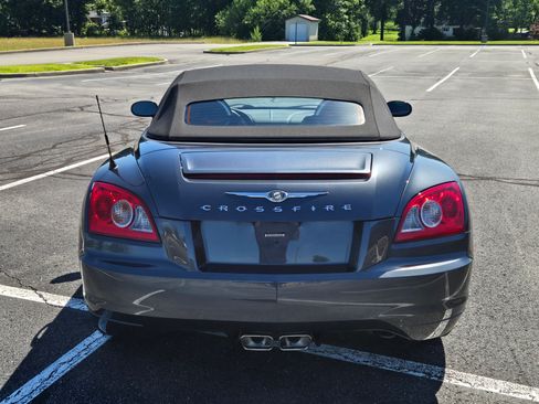 Used 2008 Chrysler Crossfire Limited RWD image 5