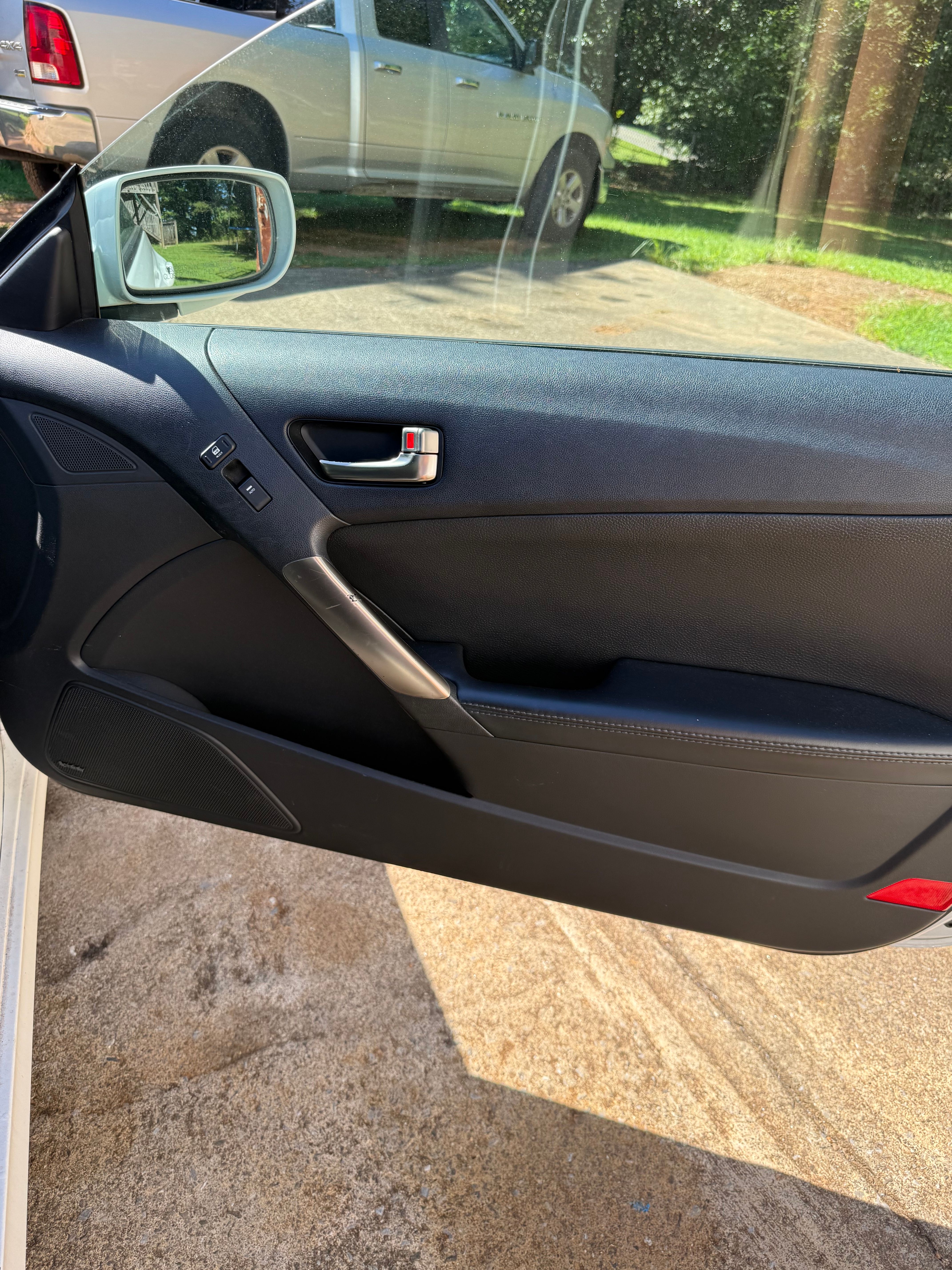 Used 2013 Hyundai Genesis 3.8 RWD image 11