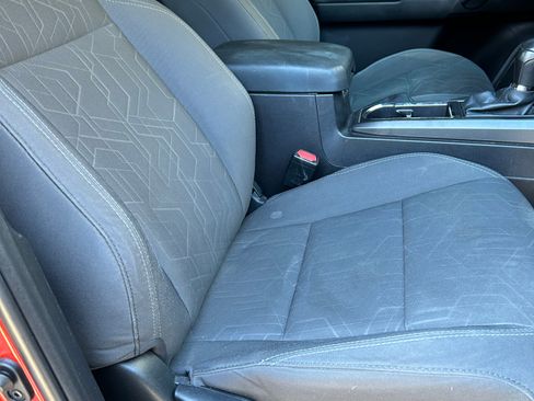 Used 2016 Toyota Tacoma TRD Off-Road w/ Premium & Technology Package image 15