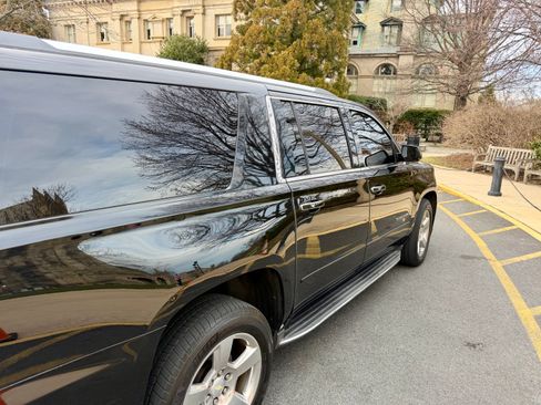 Used 2017 Chevrolet Suburban Premier image 5