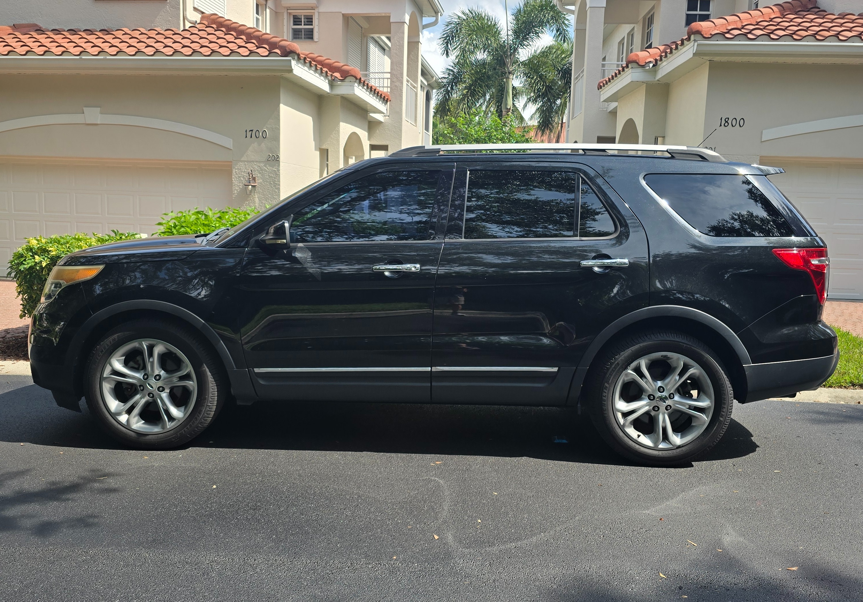 Used 2011 Ford Explorer Limited w/ 301A Rapid Spec Order Code FWD image 4