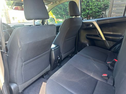Used 2018 Toyota RAV4 XLE FWD image 11