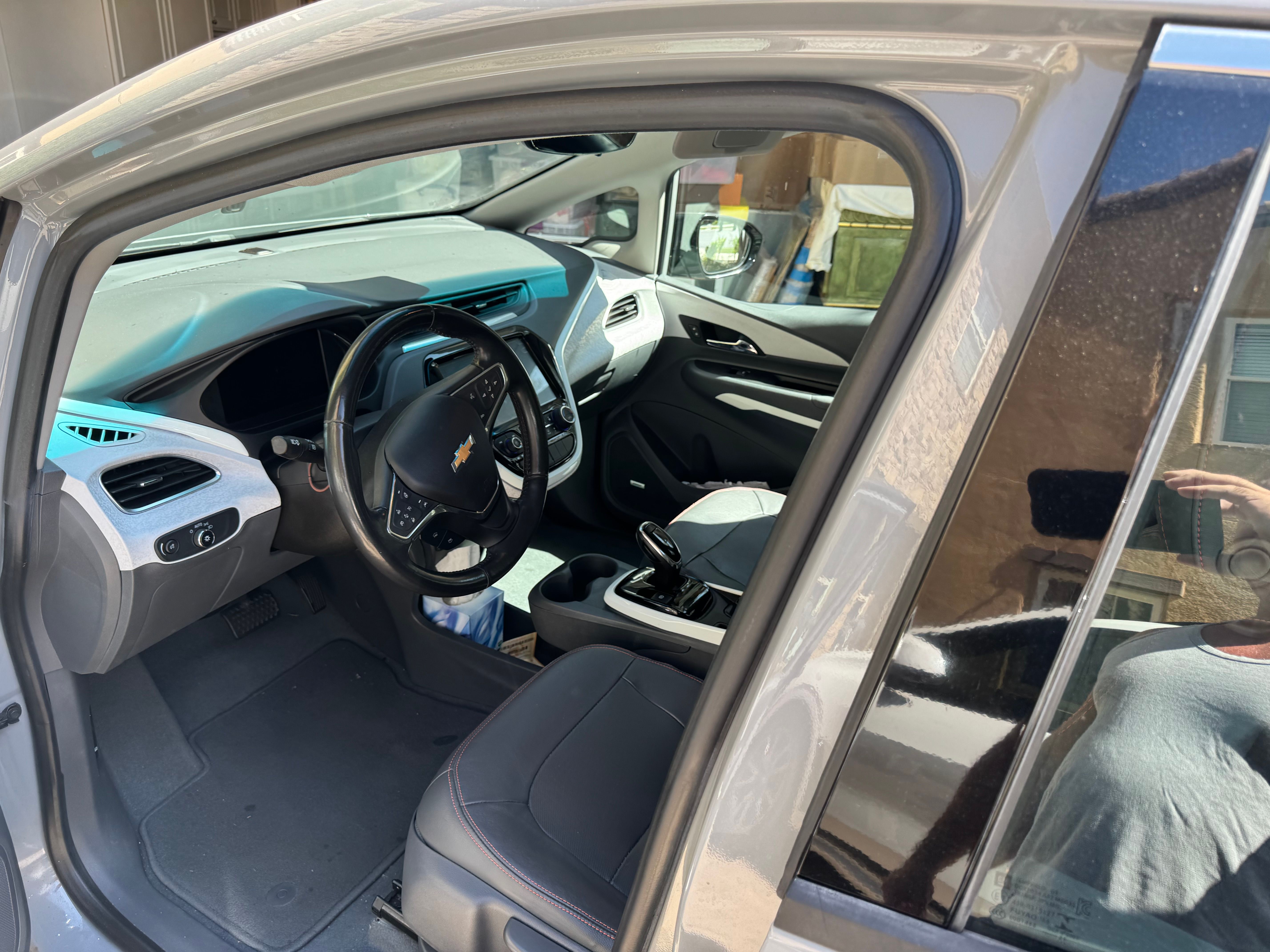 Used 2021 Chevrolet Bolt Premier w/ Infotainment Package FWD image 8