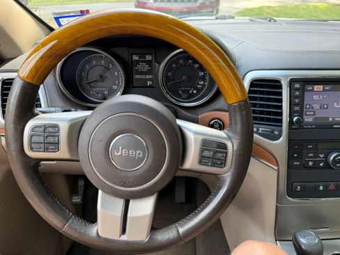 Used 2012 Jeep Grand Cherokee Overland image 13