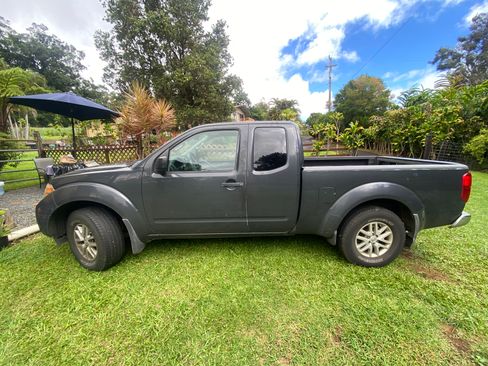 Used 2015 Nissan Frontier SV AWD/4WD image 2