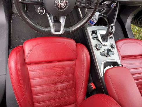 Used 2022 Alfa Romeo Stelvio Veloce AWD/4WD image 9