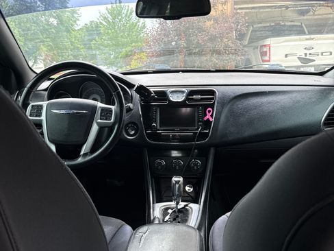 Used 2013 Chrysler 200 Touring FWD image 14