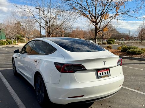 Used 2022 Tesla Model 3 image 9