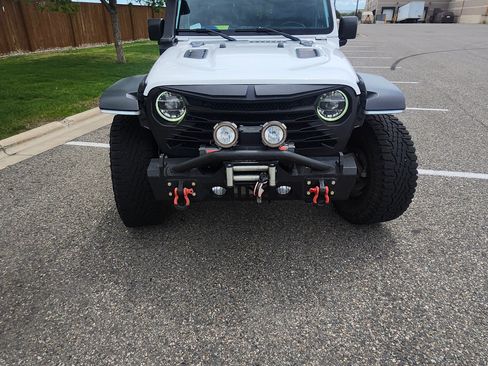 Used 2020 Jeep Gladiator Rubicon AWD/4WD image 2