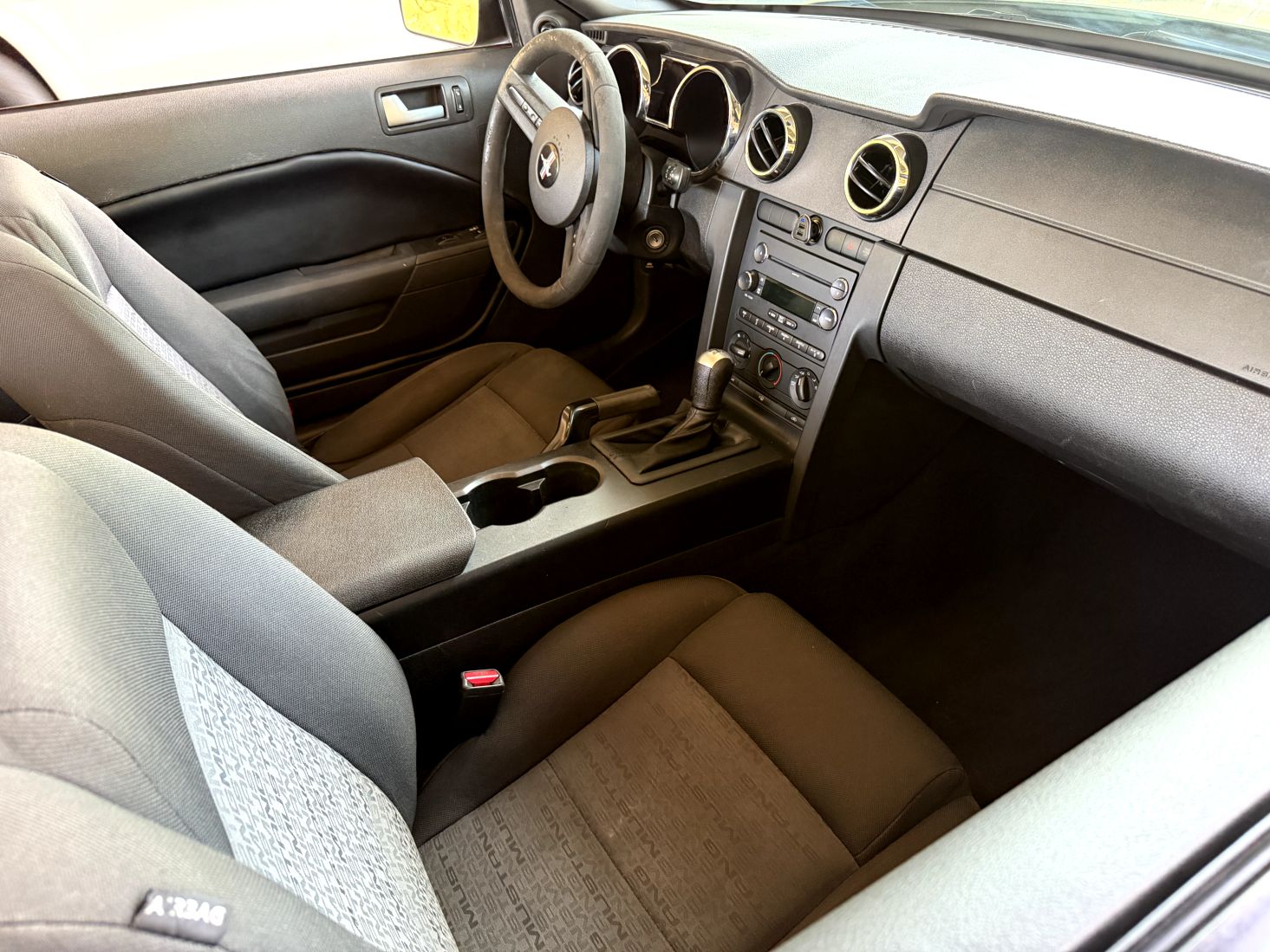 Used 2009 Ford Mustang Convertible RWD image 9