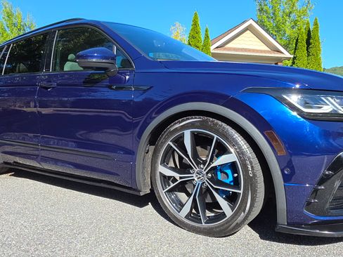 Used 2024 Volkswagen Tiguan SEL R-Line image 9