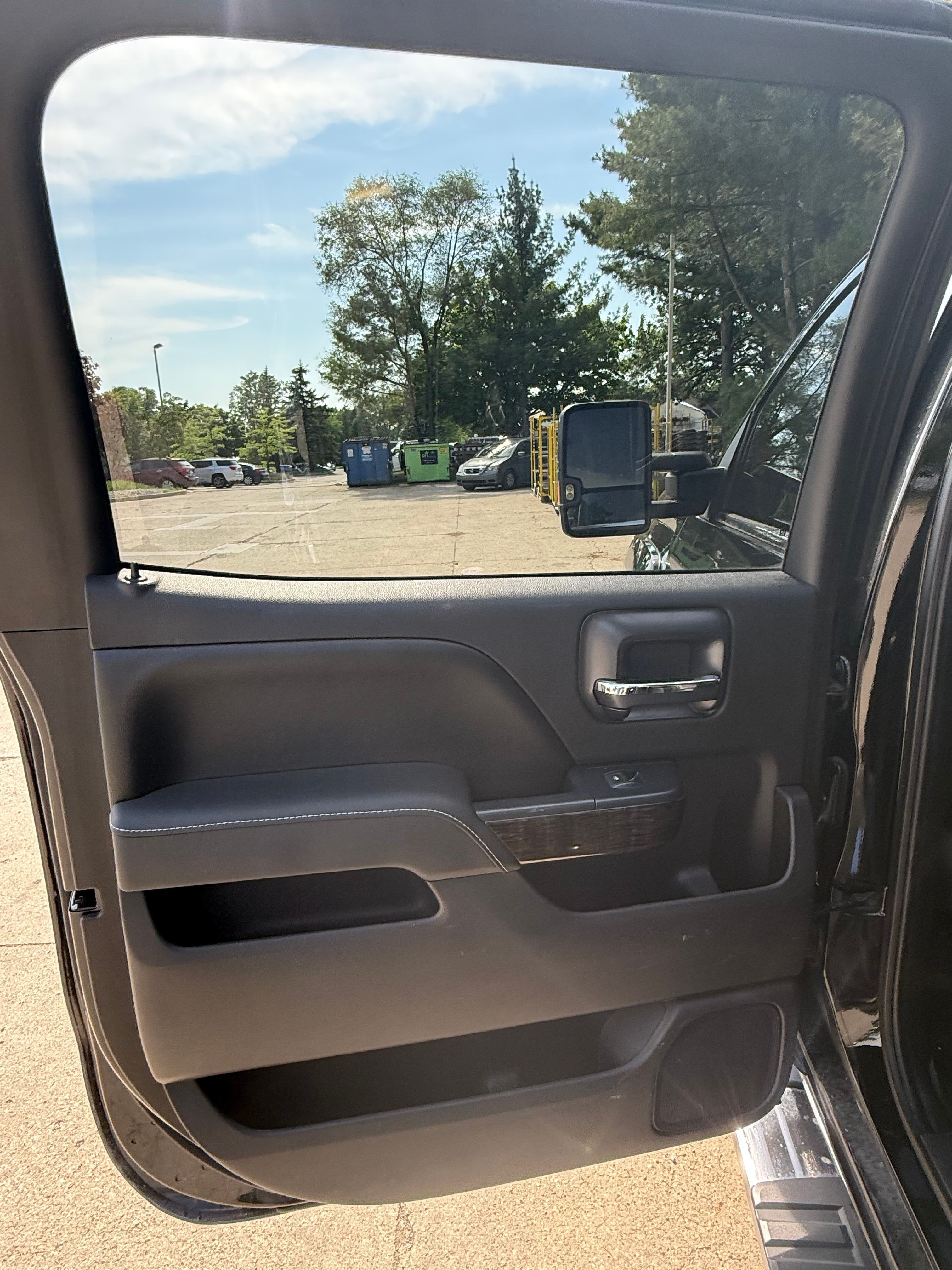 Used 2015 GMC Sierra 2500 Denali w/ Duramax Plus Package AWD/4WD image 9
