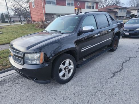 Used 2009 Chevrolet Avalanche LTZ image 2