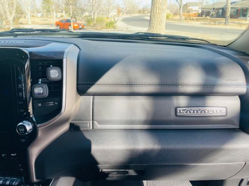 Used 2019 RAM 2500 Laramie AWD/4WD image 10