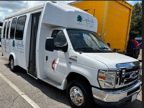 Used 2014 Ford E-350 and Econoline 350 Super Duty image 9