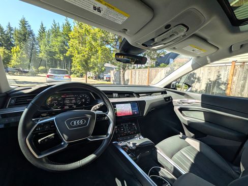 Used 2021 Audi e-tron Premium w/ Convenience Plus Package AWD/4WD image 10