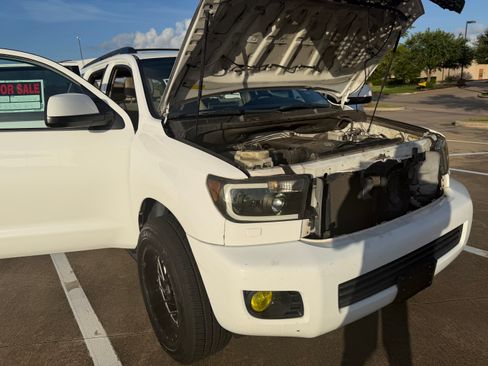 Used 2014 Toyota Sequoia SR5 RWD image 12