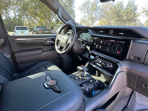 Used 2022 GMC Sierra 1500 AT4 w/ AT4 Premium Package image 6