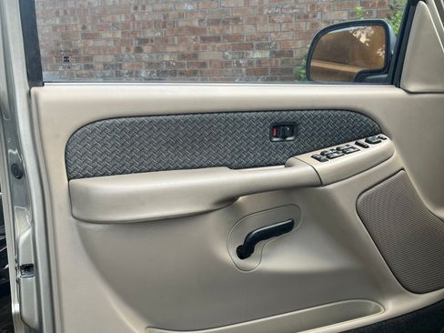 Used 2002 Chevrolet Avalanche 2WD image 9
