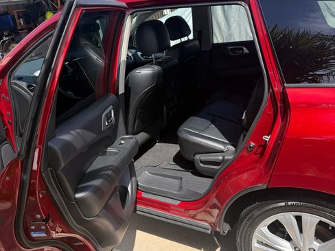 Used 2018 Nissan Pathfinder SL w/ SL Premium Package image 8