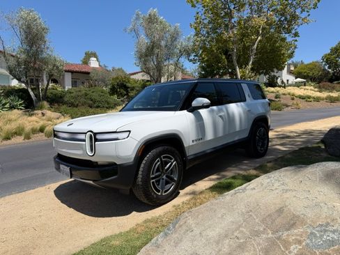 Used 2025 Rivian R1S Adventure AWD/4WD image 6