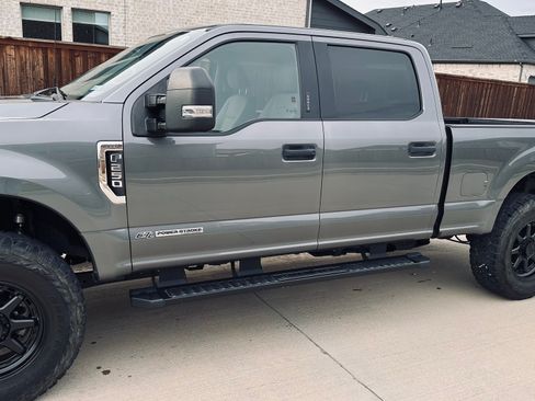 Used 2022 Ford F250 XLT w/ Black Appearance Package image 2