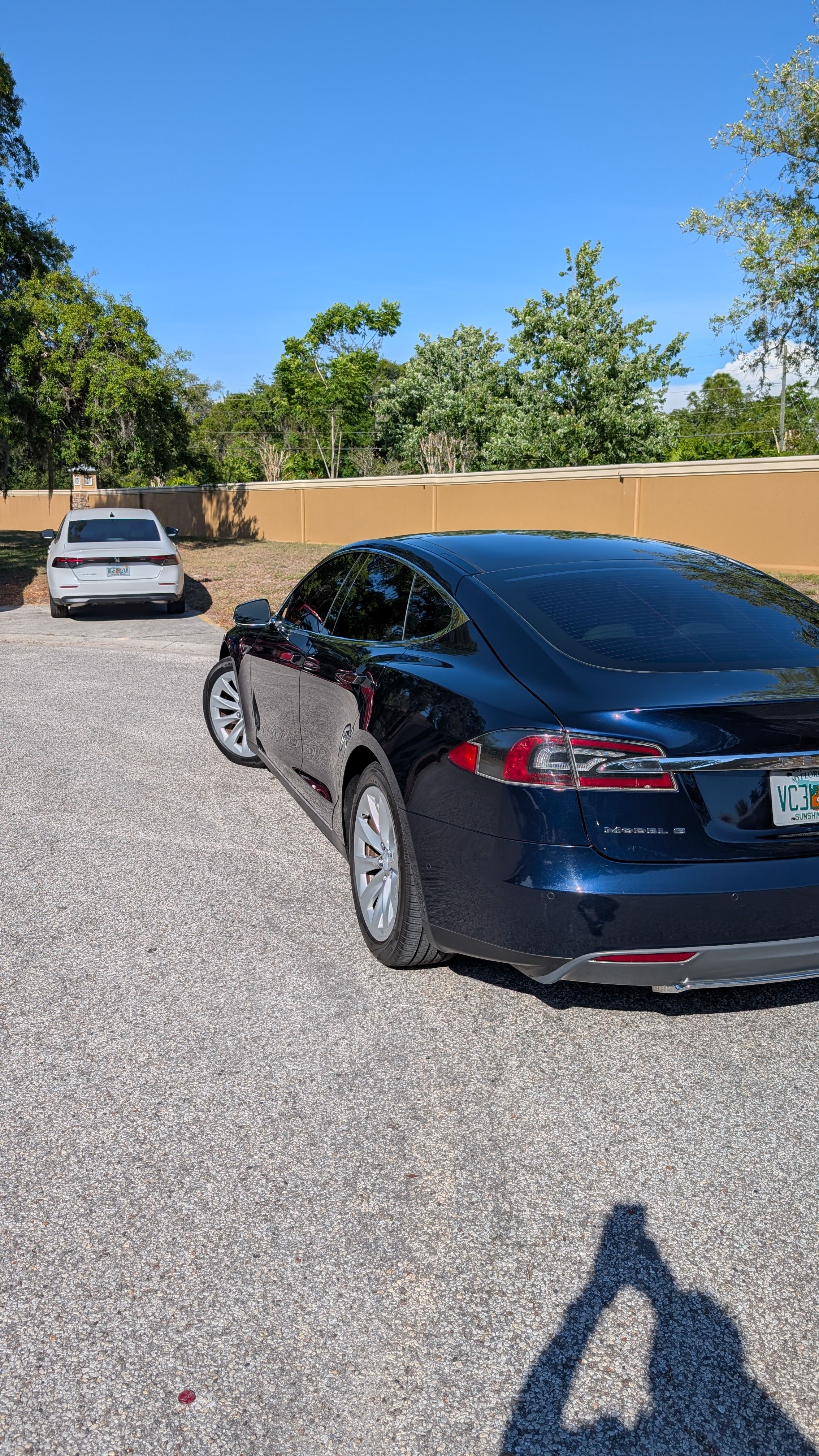Used 2014 Tesla Model S 85 RWD image 2