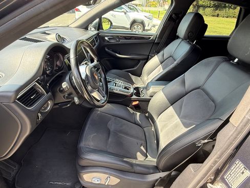 Used 2018 Porsche Macan Sport Edition AWD/4WD image 17