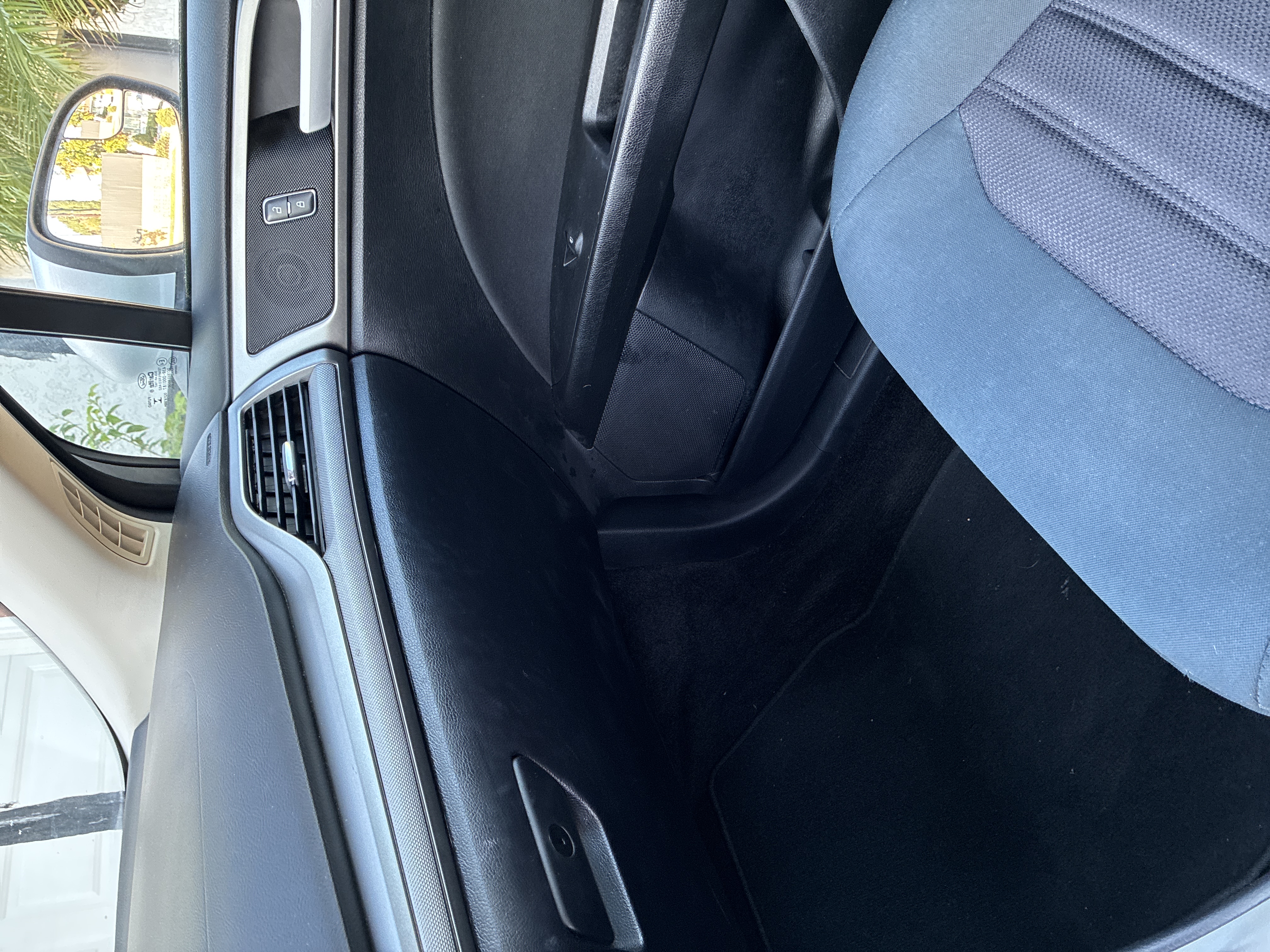 Used 2018 Ford Fusion SE w/ Fusion SE Technology Package FWD image 13