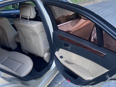 Used 2010 Mercedes-Benz E 350 E 350 Sedan 4D image 8