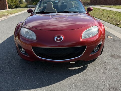 Used 2011 MAZDA MX-5 Miata Grand Touring image 2