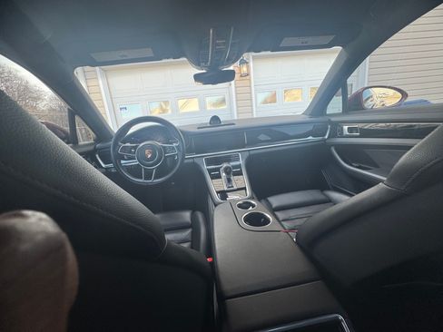 Used 2018 Porsche Panamera image 8