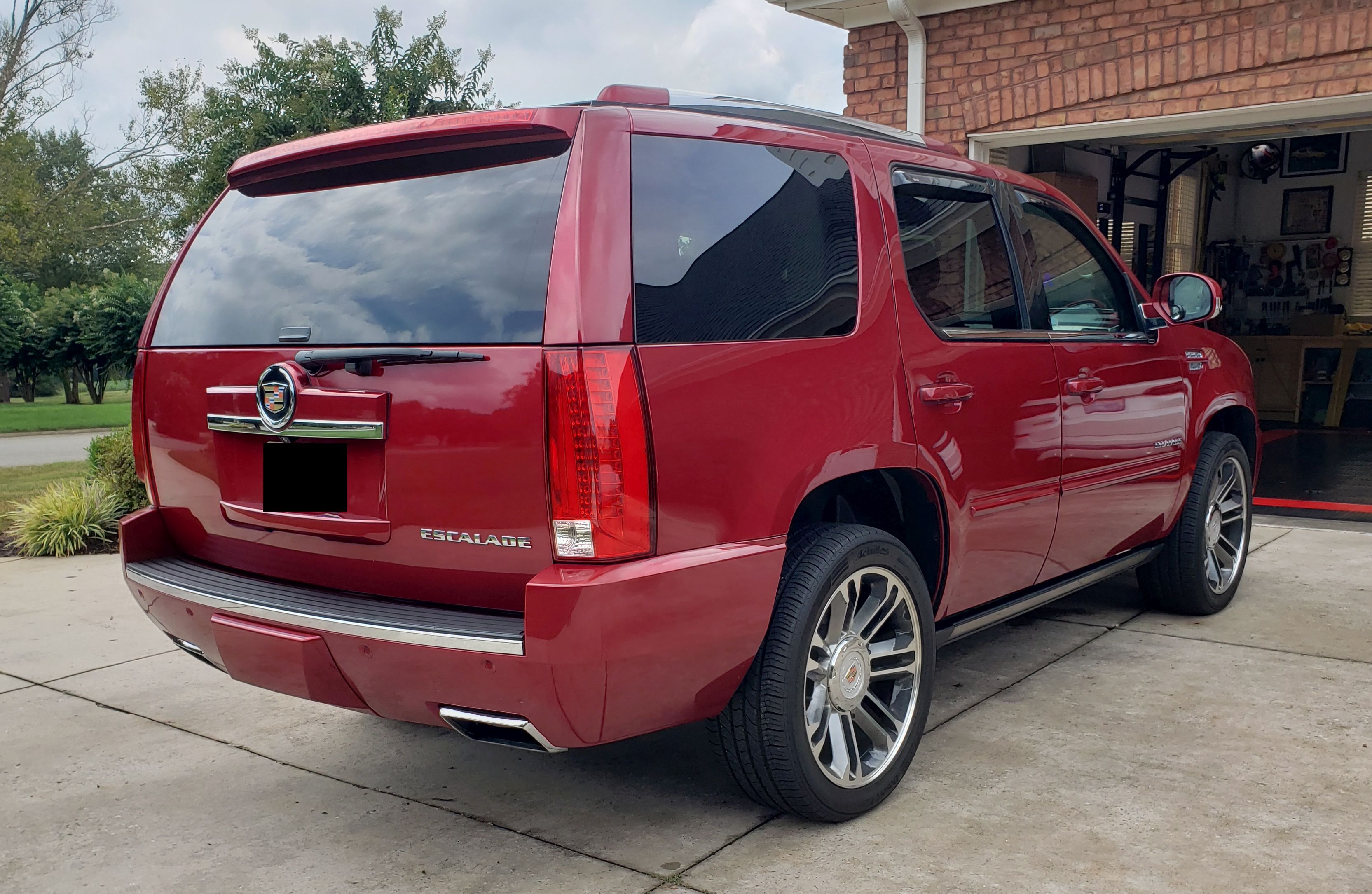 Used 2013 Cadillac Escalade Premium AWD/4WD image 4